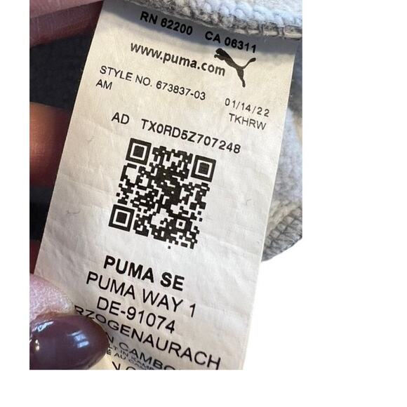 Puma men's size M grey crewneck sweatshirt. - Picture 8 of 9